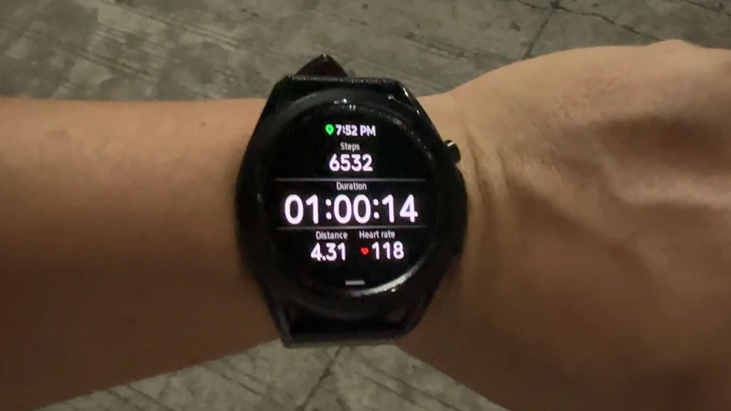 Smartwatch showing a one-hour walk lasting 1:00:14 with 6,532 steps and a heart rate of 118 bpm.